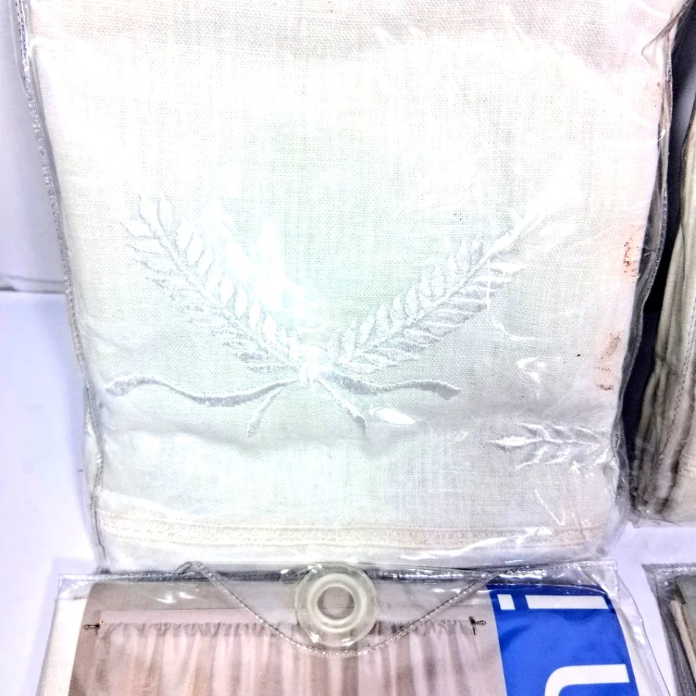 2 Sets BedBathAndBeyond Mini Curtains 30